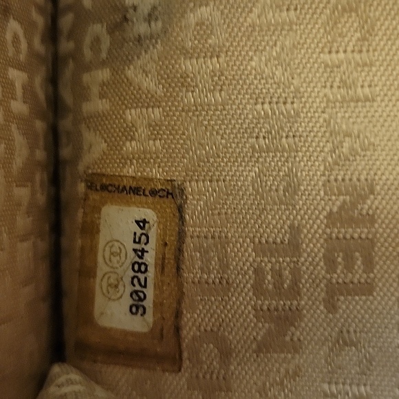 11.Chanel Beige Compact Wallet - Picture 10 of 10